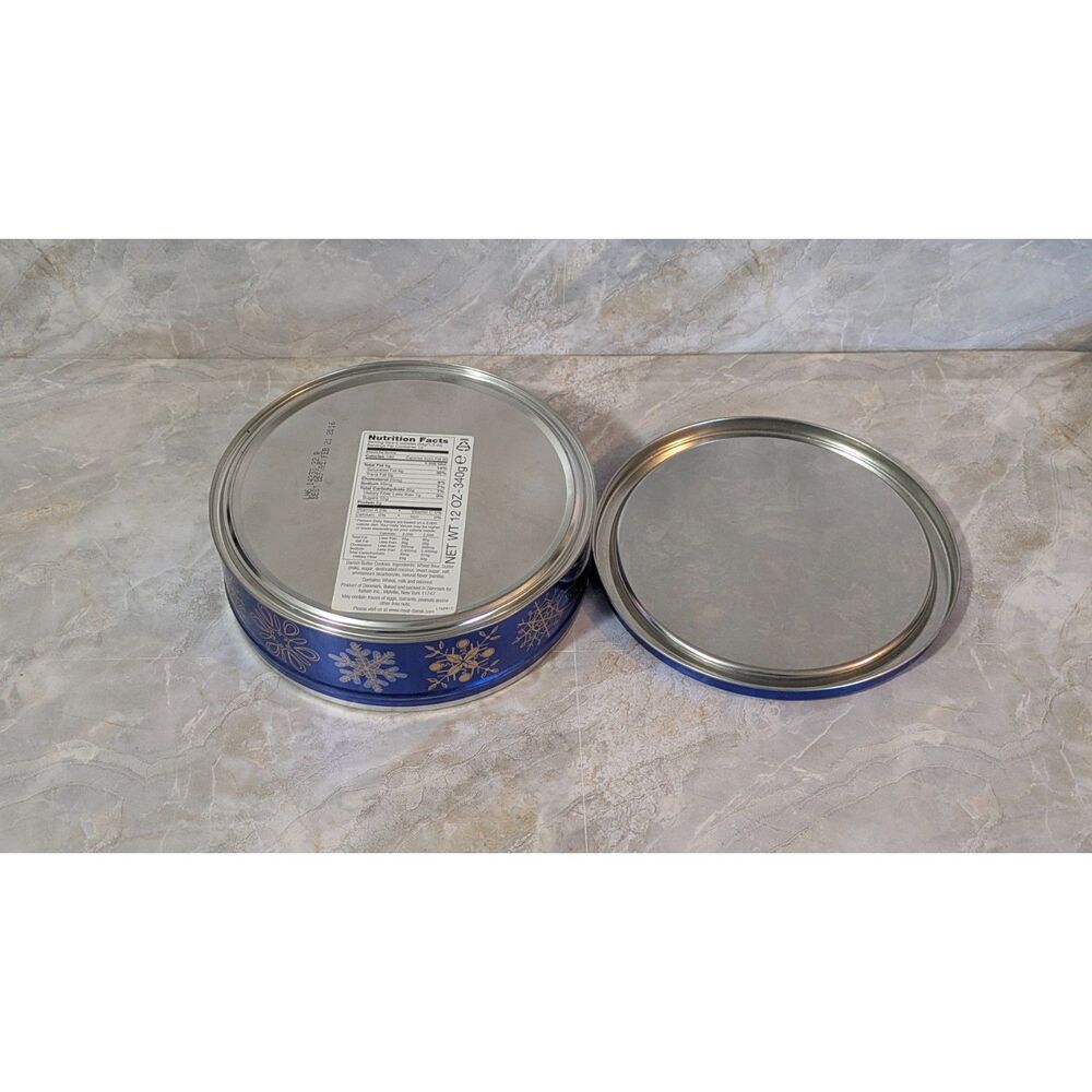 Royal Dansk Puppies and Kitty Christmas Collectible Tin - Picture 6 of 7